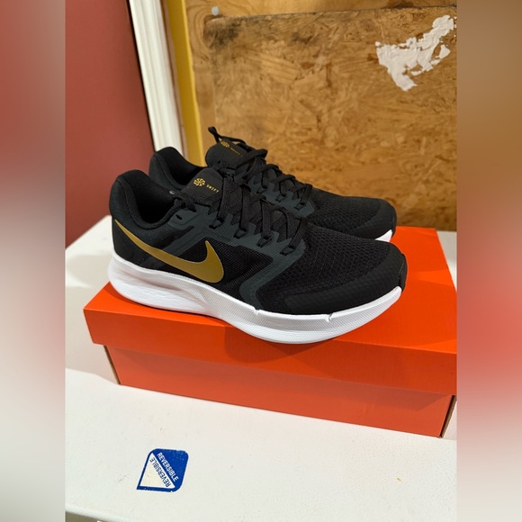 NIKE Run Swift 3 Shoes Womens Size 8.5 Brand New - Picture 1 of 7